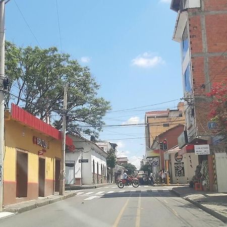 Departamento Grande A 2 Cuadras Plaza Principal A Lado De Viva Apartment Tarija Exterior photo