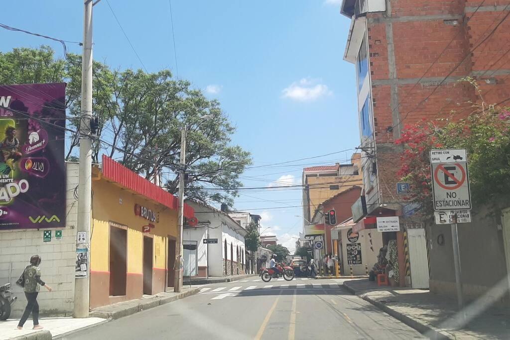 Departamento Grande A 2 Cuadras Plaza Principal A Lado De Viva Apartment Tarija Exterior photo